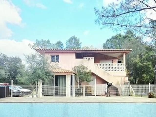 Villa 7 pièces 240 m²