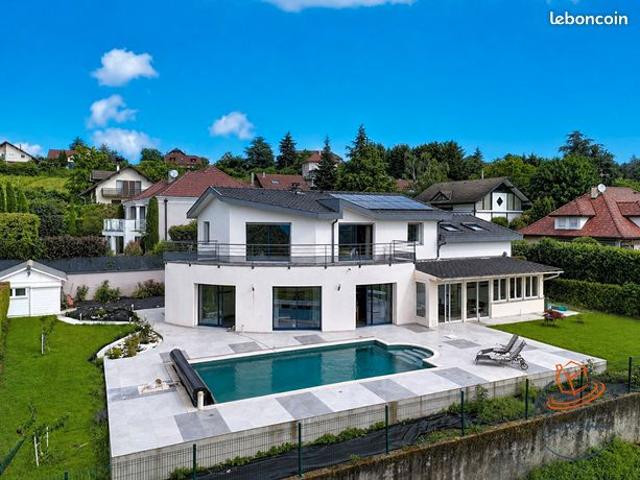 Villa 7 pièces 240 m²