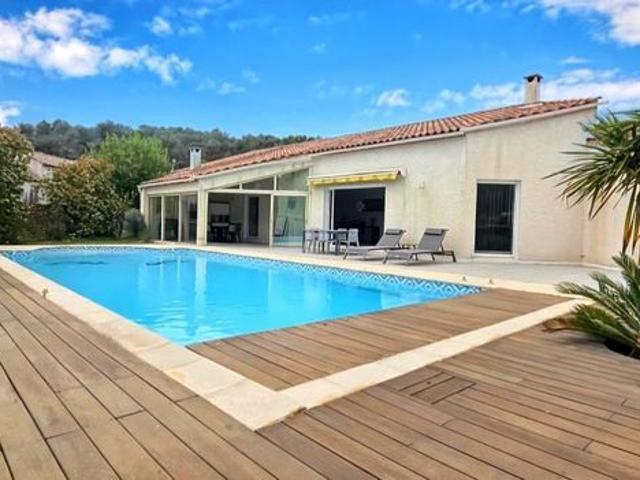 Villa 7 pièces 240 m²