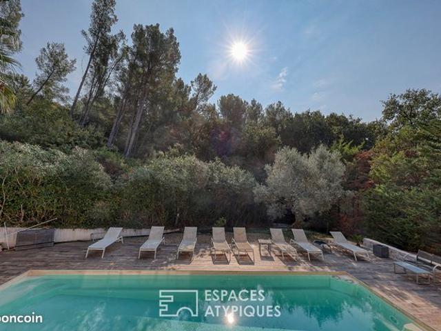 Villa 7 pièces 240 m²