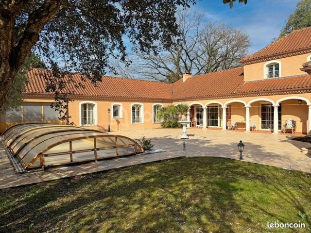 Villa 7 pièces 241 m²