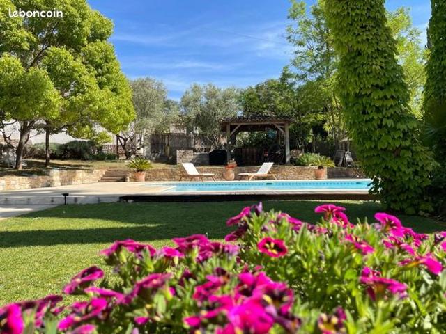 Villa 7 pièces 242 m²