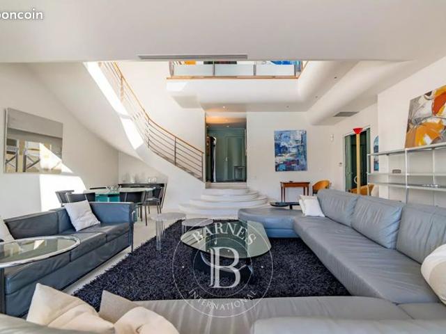 Villa 7 pièces 242 m²