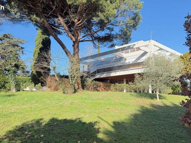 Villa 7 pièces 242 m²