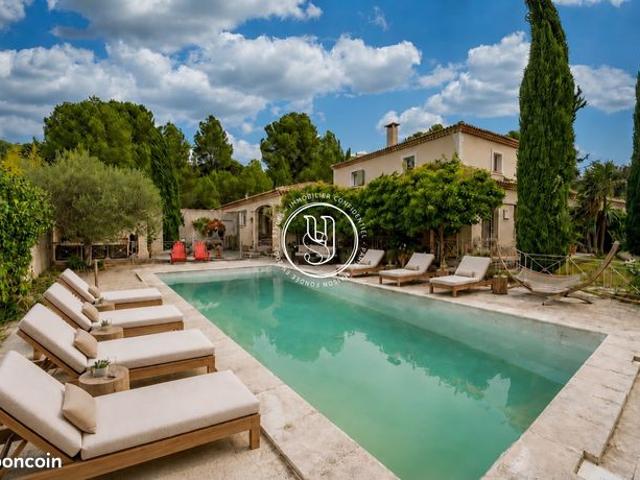 Villa 7 pièces 242 m²