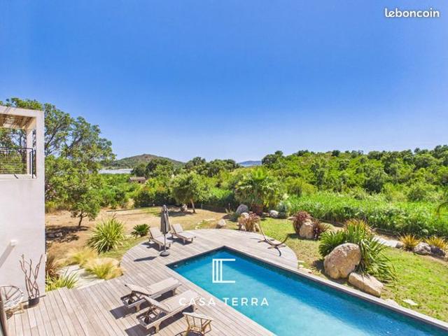 Villa 7 pièces 244 m²