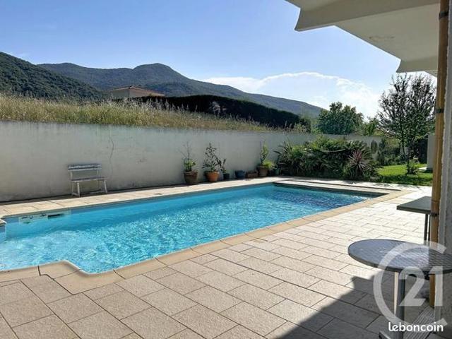 Villa 7 pièces 244 m²