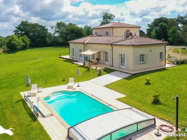 Villa 7 pièces 245 m²