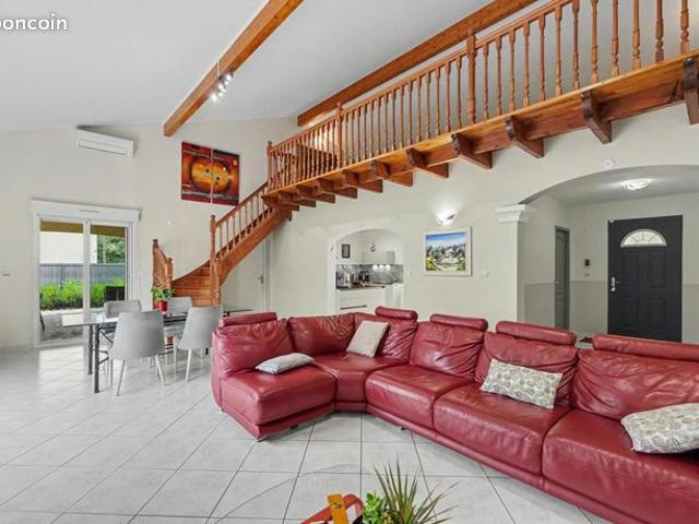 Villa 7 pièces 245 m²