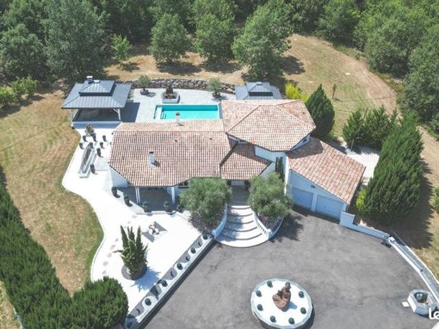 Villa 7 pièces 245 m²