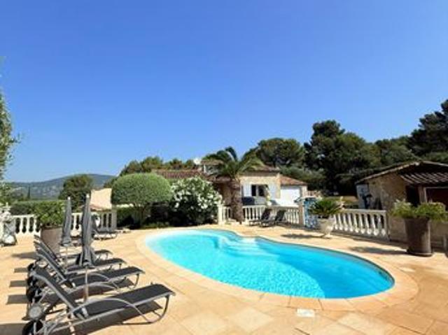 Villa 7 pièces 245 m²