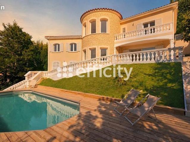 Villa 7 pièces 245 m²