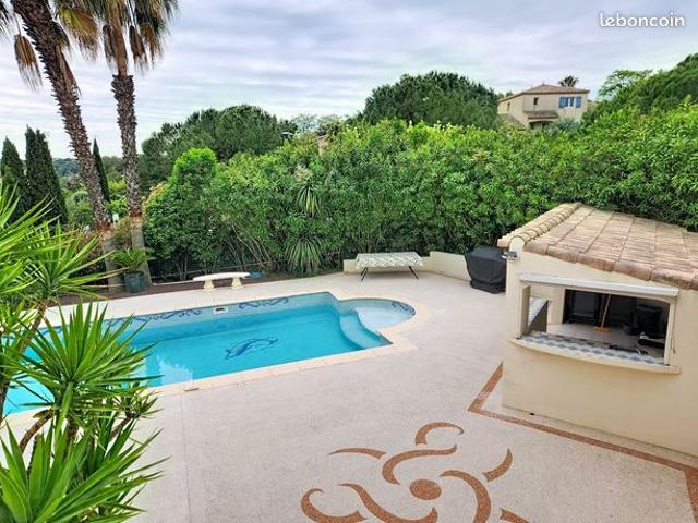 Villa 7 pièces 245 m²