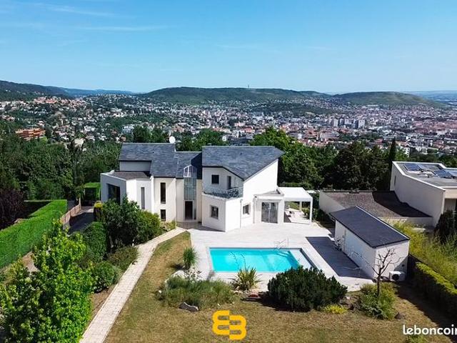 Villa 7 pièces 245 m²