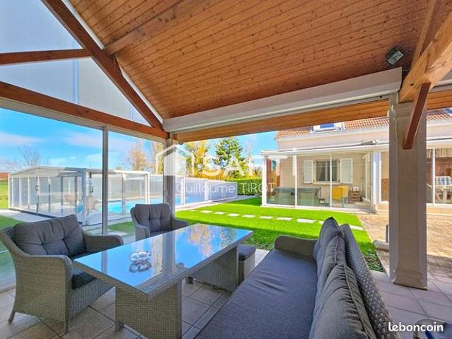 Villa 7 pièces 246 m²
