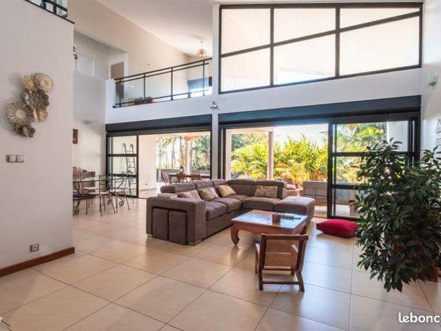 Villa 7 pièces 247 m²