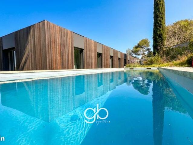 Villa 7 pièces 248 m²