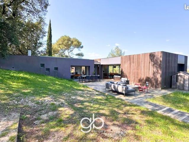 Villa 7 pièces 248 m²