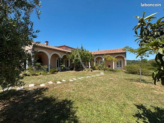 Villa 7 pièces 249 m²