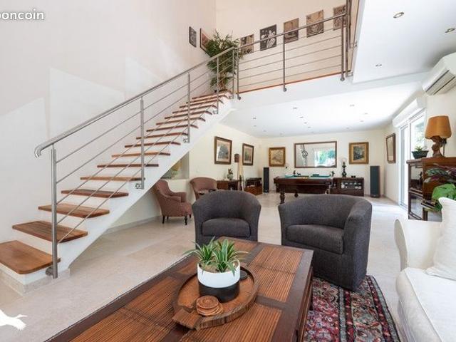 Villa 7 pièces 250 m²