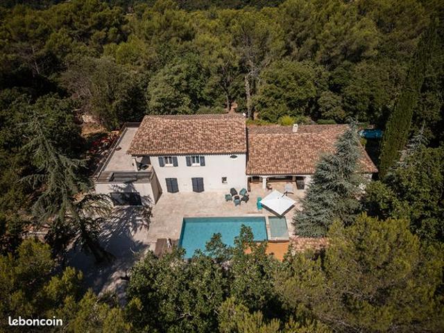 Villa 7 pièces 250 m²