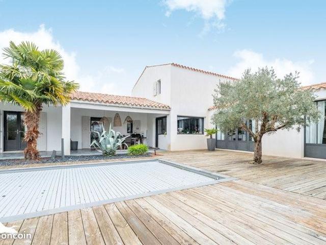 Villa 7 pièces 250 m²