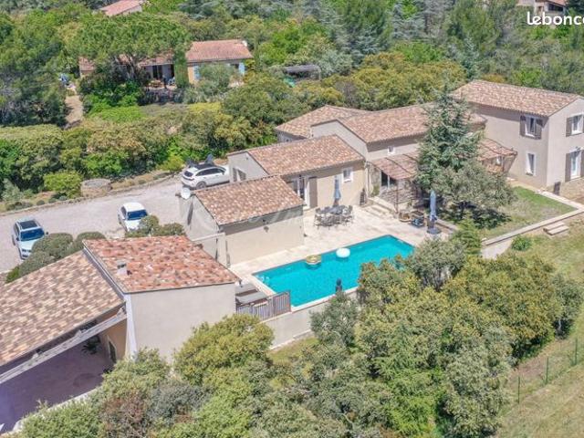 Villa 7 pièces 250 m²