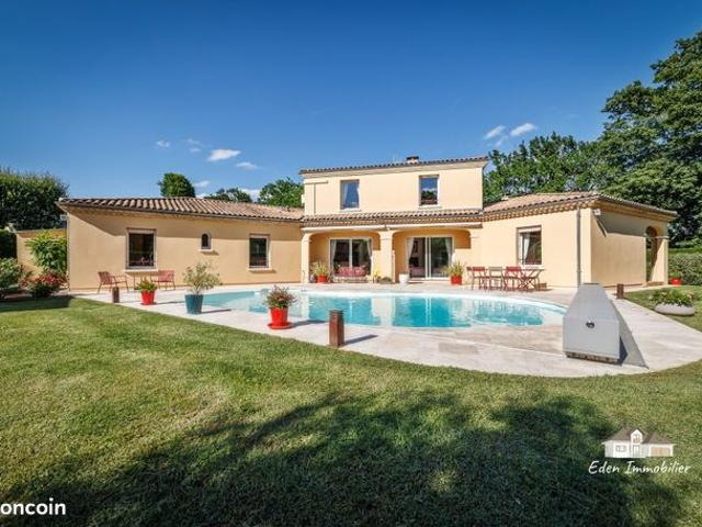 Villa 7 pièces 250 m²
