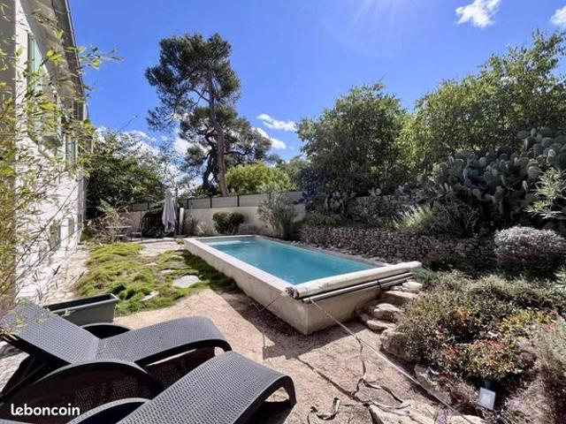 Villa 7 pièces 250 m²
