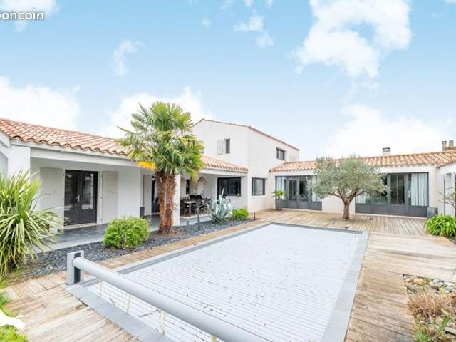 Villa 7 pièces 250 m²