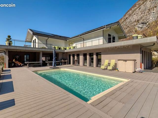 Villa 7 pièces 250 m²