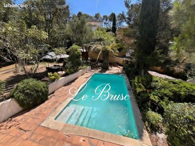 Villa 7 pièces 250 m²