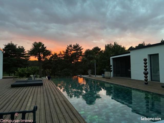 Villa 7 pièces 250 m²