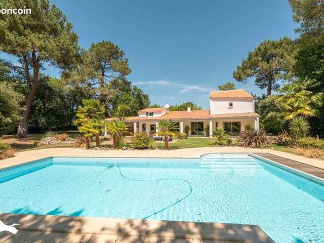 Villa 7 pièces 250 m²