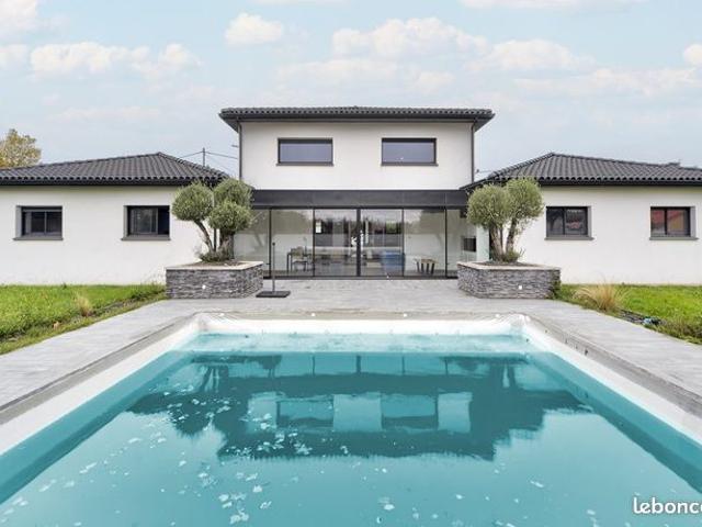 Villa 7 pièces 250 m²