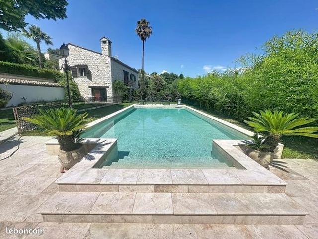 Villa 7 pièces 250 m²