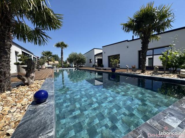 Villa 7 pièces 250 m²