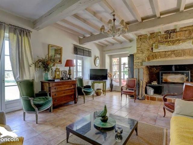 Villa 7 pièces 252 m²