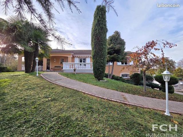 Villa 7 pièces 252 m²