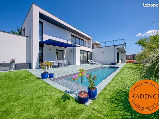 Villa 7 pièces 252 m²