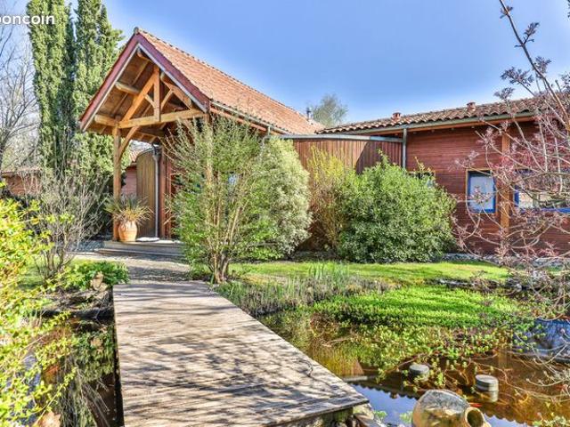 Villa 7 pièces 253 m²