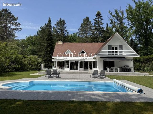 Villa 7 pièces 253 m²