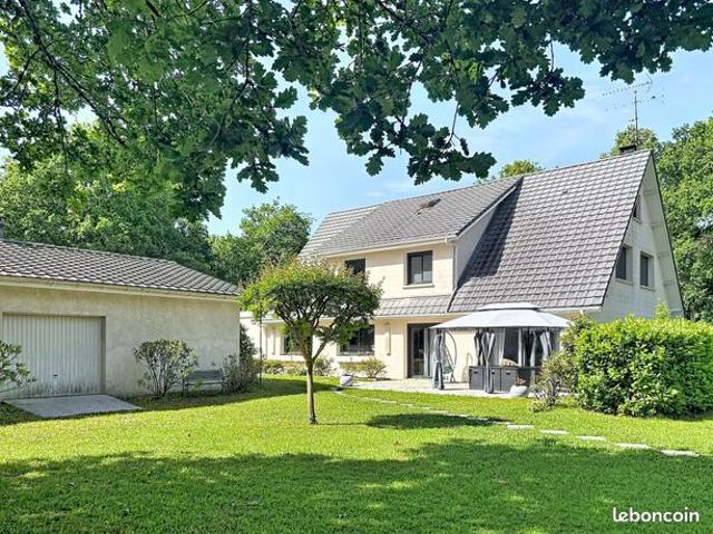 Villa 7 pièces 254 m²