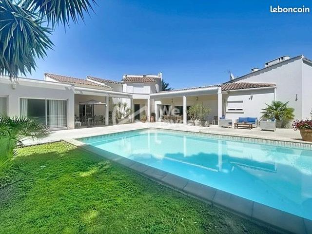 Villa 7 pièces 254 m²