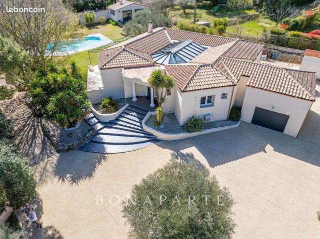 Villa 7 pièces 254 m²
