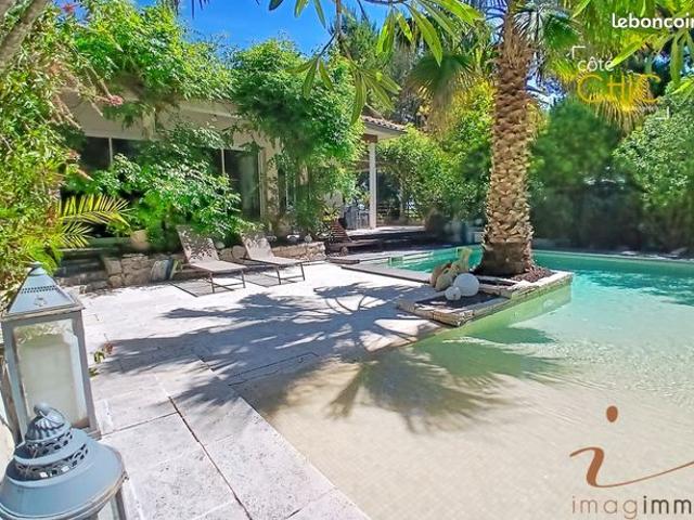 Villa 7 pièces 254 m²