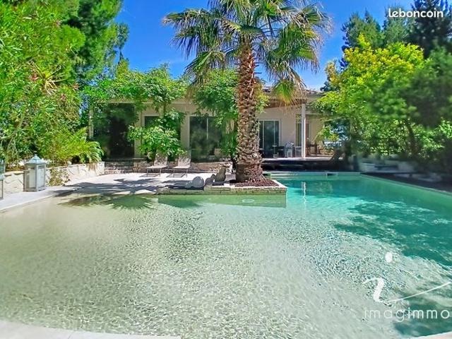 Villa 7 pièces 254 m²
