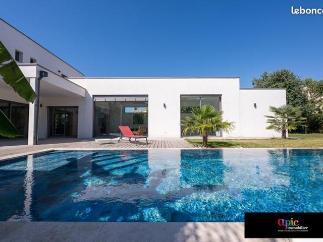 Villa 7 pièces 255 m²