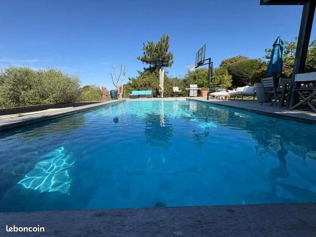 Villa 7 pièces 255 m²