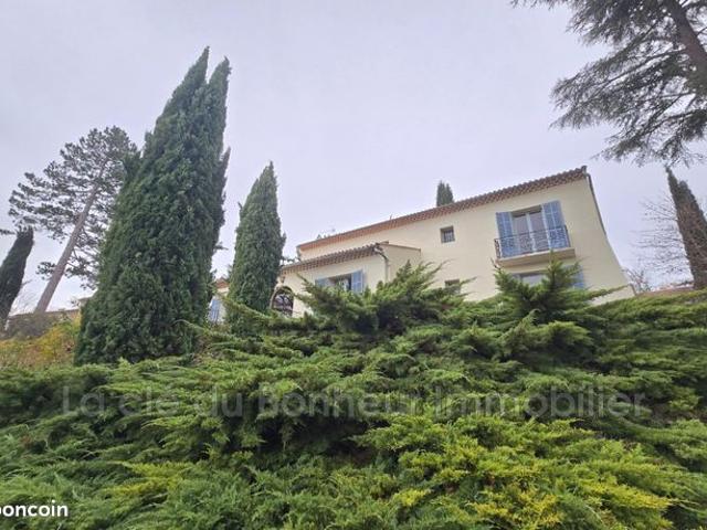 Villa 7 pièces 255 m²
